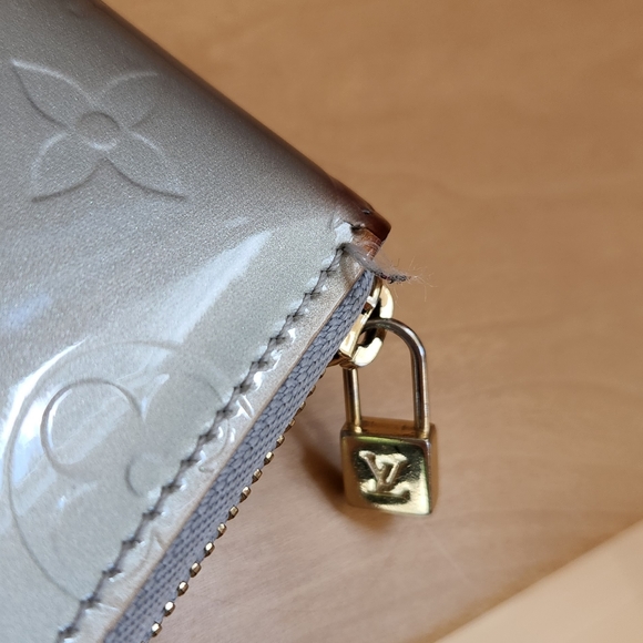 Louis Vuitton Wallet - Picture 6 of 17